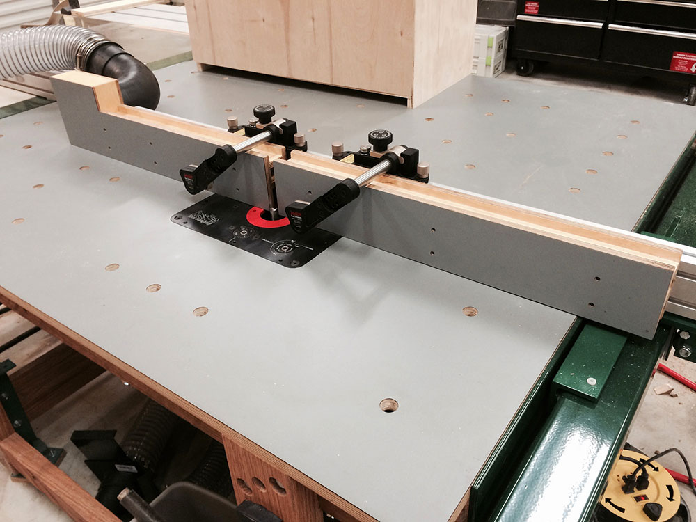 Make Your Own ROUTER FENCE - AskWoodMan's Design